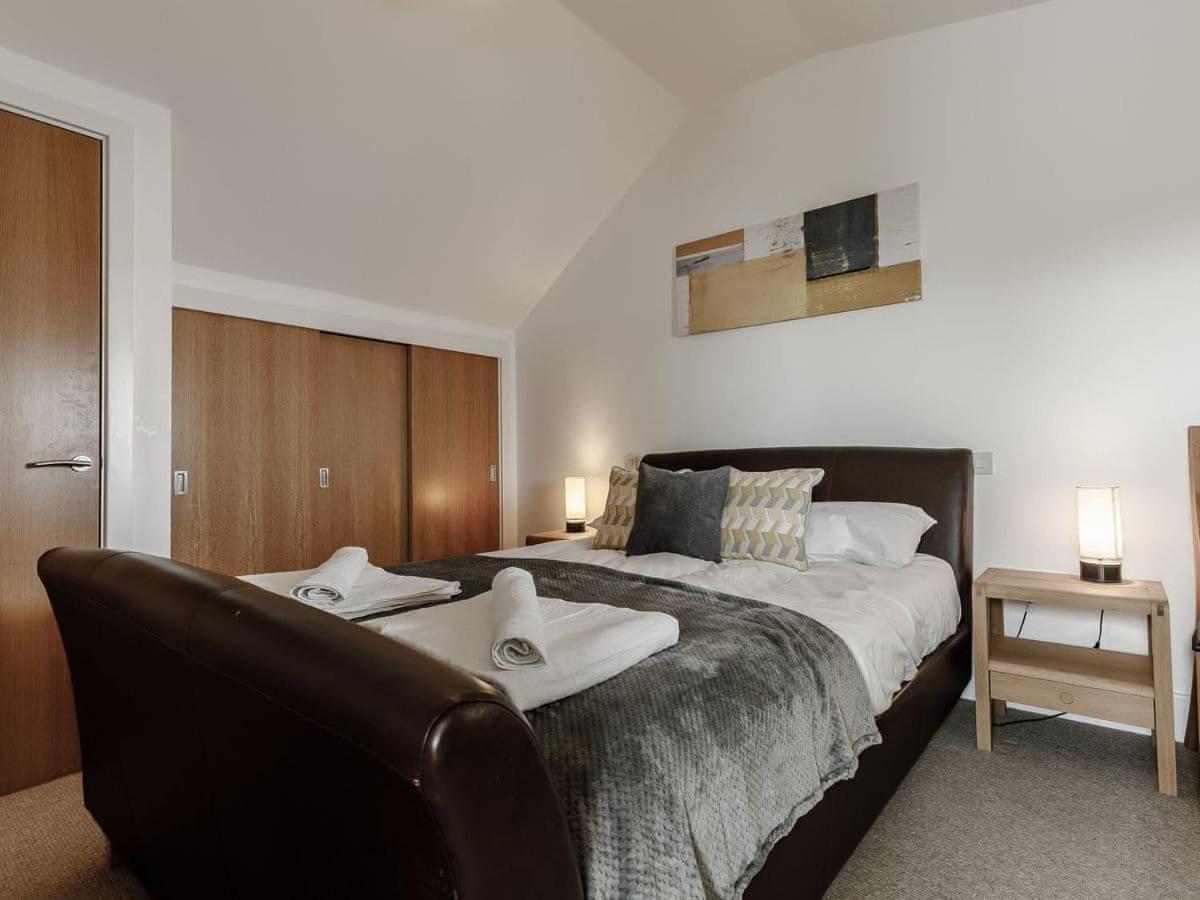 Cotswolds Lakehouse, With Hot Tub & Spa Access, Lower Mill Estate Somerford Keynes Exterior foto