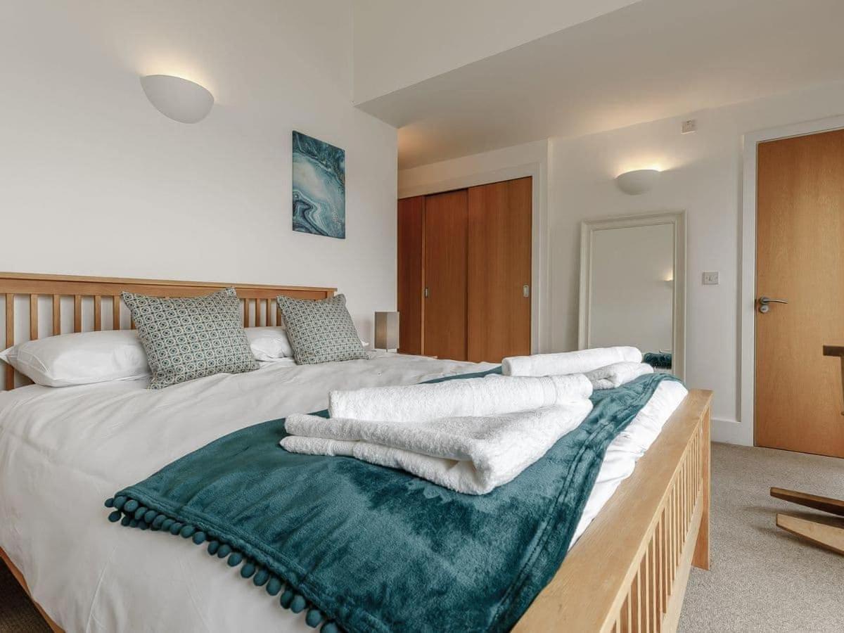 Cotswolds Lakehouse, With Hot Tub & Spa Access, Lower Mill Estate Somerford Keynes Exterior foto